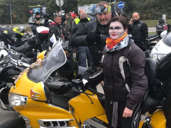 Motorkárska šatka žltá s orlom Yellow Eagle a červeno-biela Red Devil | Apropoyou.sk